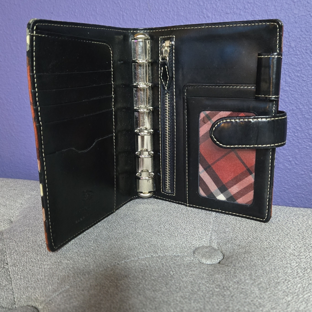 Burberry Black Leather Cover - Picture 4 of 7